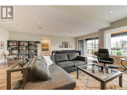 9728 Centrestone Crescent, Lake Country, BC - Indoor Photo Showing Living Room