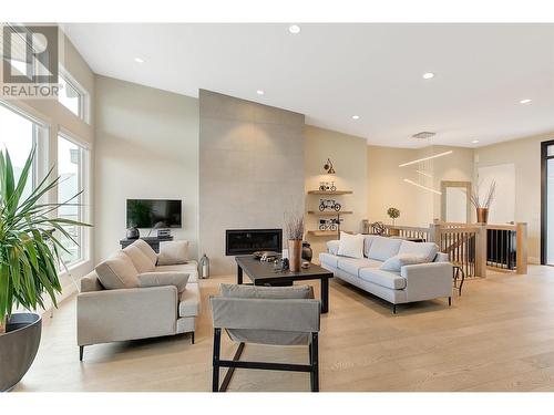 9728 Centrestone Crescent, Lake Country, BC - Indoor Photo Showing Living Room