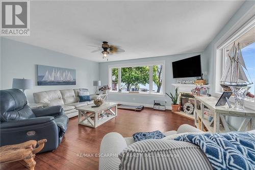 864 South Coast Drive, Haldimand, ON - Indoor Photo Showing Living Room