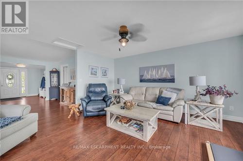 864 South Coast Drive, Haldimand, ON - Indoor Photo Showing Living Room