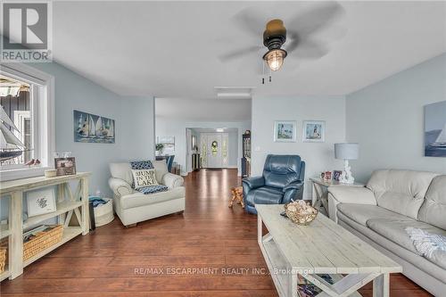 864 South Coast Drive, Haldimand, ON - Indoor Photo Showing Living Room