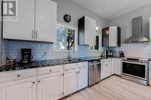 120 Main Street, Southwest Middlesex, ON - Indoor Photo Showing Kitchen With Double Sink With Upgraded Kitchen