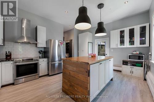 120 Main Street, Southwest Middlesex, ON - Indoor Photo Showing Kitchen With Upgraded Kitchen