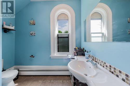 120 Main Street, Southwest Middlesex, ON - Indoor Photo Showing Bathroom