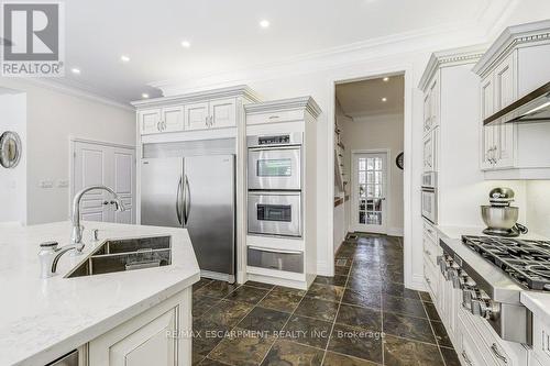 168 Diiorio Circle, Hamilton, ON - Indoor Photo Showing Kitchen With Double Sink With Upgraded Kitchen