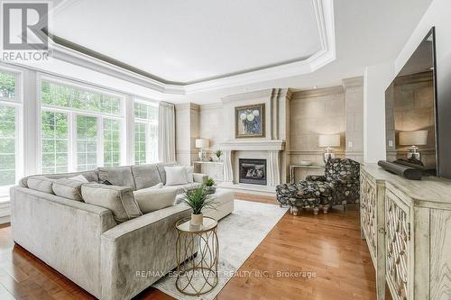 168 Diiorio Circle, Hamilton, ON - Indoor Photo Showing Living Room With Fireplace