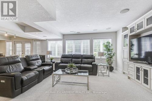 168 Diiorio Circle, Hamilton, ON - Indoor Photo Showing Living Room