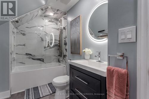 45 Tragina Avenue N, Hamilton, ON - Indoor Photo Showing Bathroom