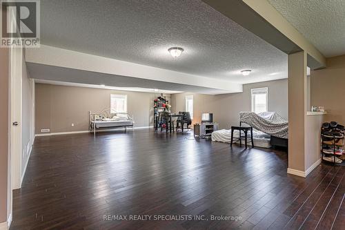 46 Woodhatch Crescent, Ingersoll, ON - Indoor Photo Showing Living Room