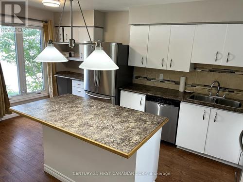 34 - 120 Centre Street, London, ON - Indoor Photo Showing Kitchen With Double Sink
