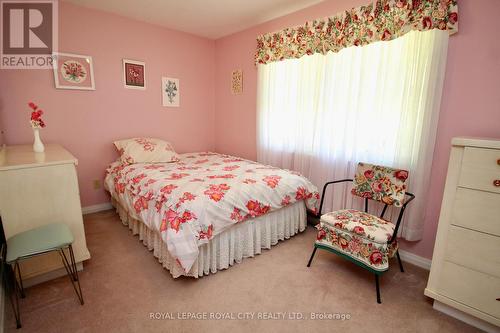 7048 Highway 6, Northern Bruce Peninsula, ON - Indoor Photo Showing Bedroom