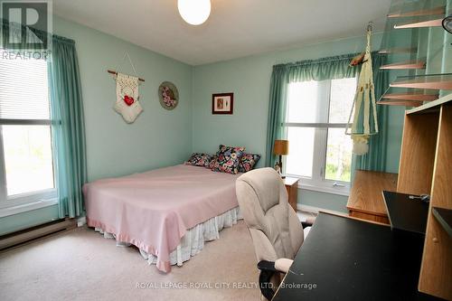 7048 Highway 6, Northern Bruce Peninsula, ON - Indoor Photo Showing Bedroom