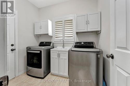 93 Fitzgerald Drive, Cambridge, ON - Indoor Photo Showing Laundry Room
