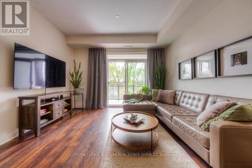 408 - 320 Plains Road E, Burlington, ON - Indoor Photo Showing Living Room