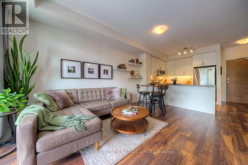 408 - 320 Plains Road E, Burlington, ON - Indoor Photo Showing Living Room