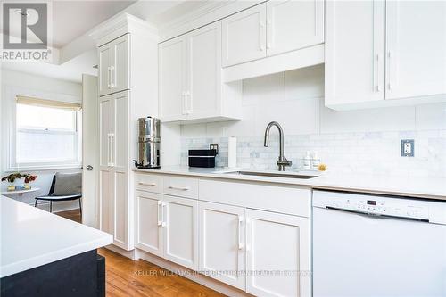 120 Maple Street, Collingwood, ON - Indoor Photo Showing Kitchen With Upgraded Kitchen