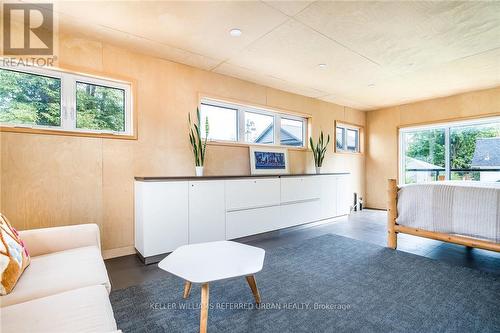 120 Maple Street, Collingwood, ON - Indoor Photo Showing Living Room