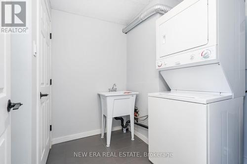 4122 Dursley Crescent, Mississauga, ON - Indoor Photo Showing Laundry Room