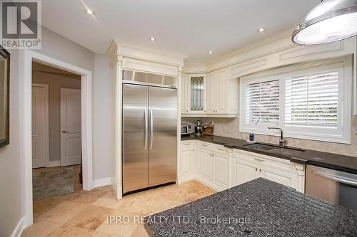 6373 Donway Drive, Mississauga, ON - Indoor Photo Showing Kitchen