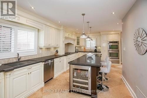 6373 Donway Drive, Mississauga, ON - Indoor Photo Showing Kitchen With Upgraded Kitchen