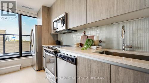 Ph721 - 246 Logan Avenue, Toronto, ON - Indoor Photo Showing Kitchen