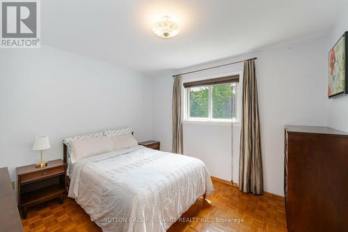 16 Merrydrew Court, Mississauga, ON - Indoor Photo Showing Bedroom