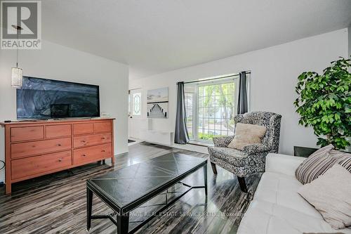 122 Stewart Street, Oakville, ON - Indoor Photo Showing Living Room