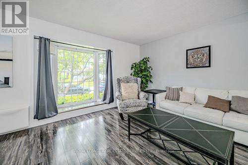 122 Stewart Street, Oakville, ON - Indoor Photo Showing Living Room