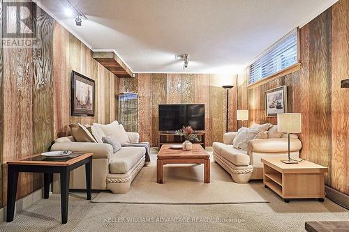 39 Heathfield Drive, Toronto, ON - Indoor Photo Showing Living Room
