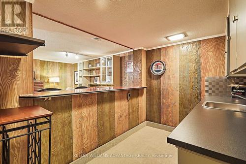 39 Heathfield Drive, Toronto, ON - Indoor Photo Showing Kitchen