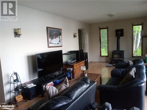 16 Poole Lake, Sundridge, ON - Indoor Photo Showing Living Room