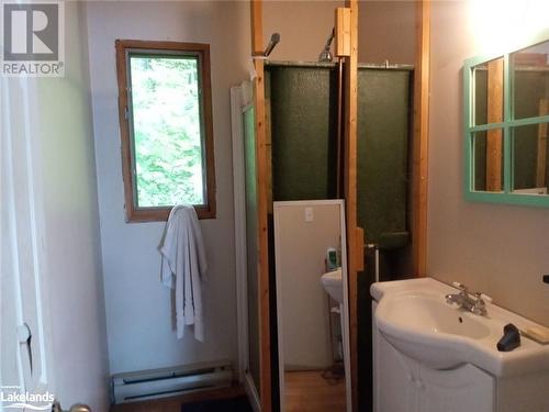 16 Poole Lake, Sundridge, ON - Indoor Photo Showing Bathroom