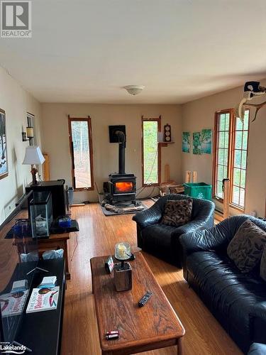 16 Poole Lake, Sundridge, ON - Indoor Photo Showing Living Room