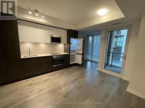 701 - 8 Widmer Street, Toronto, ON - Indoor Photo Showing Kitchen