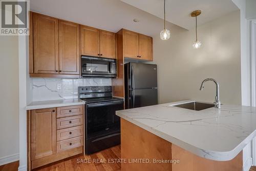 901 - 100 Hayden Street, Toronto, ON - Indoor Photo Showing Kitchen