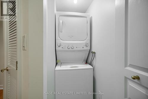901 - 100 Hayden Street, Toronto, ON - Indoor Photo Showing Laundry Room