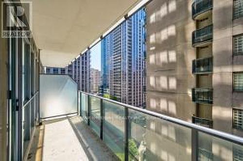 1008 - 770 Bay Street, Toronto, ON - Outdoor With Exterior