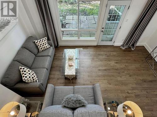 102 Rusty Crestway, Toronto, ON - Indoor Photo Showing Living Room