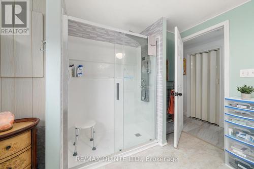17 Nightingale Lane, Belleville, ON - Indoor Photo Showing Bathroom