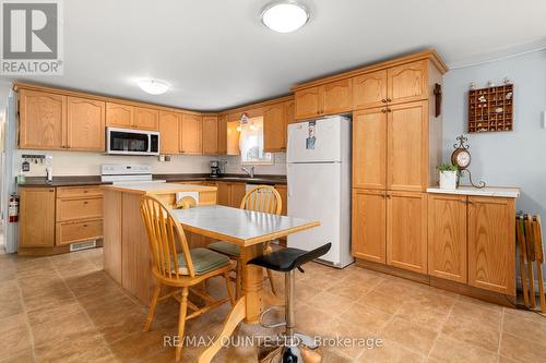 17 Nightingale Lane, Belleville, ON - Indoor Photo Showing Kitchen