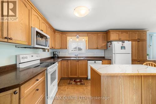 17 Nightingale Lane, Belleville, ON - Indoor Photo Showing Kitchen