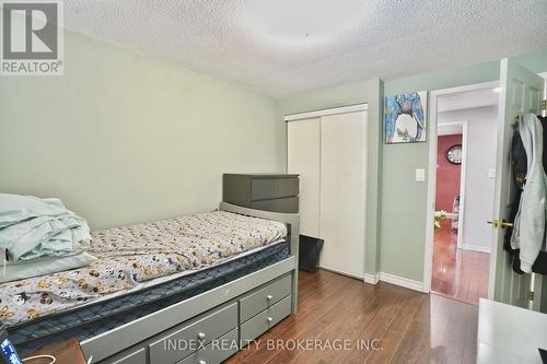 18 Girdwood Drive, Barrie, ON - Indoor Photo Showing Bedroom
