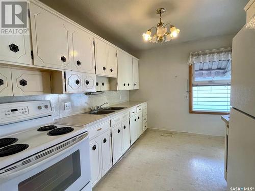 1153 Main Street N, Moose Jaw, SK - Indoor Photo Showing Kitchen With Double Sink