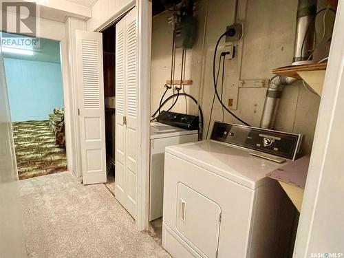 1153 Main Street N, Moose Jaw, SK - Indoor Photo Showing Laundry Room