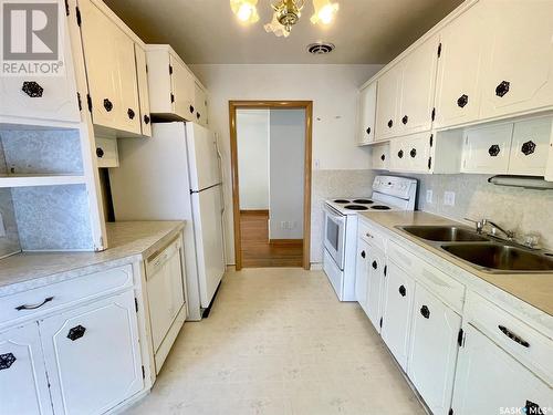 1153 Main Street N, Moose Jaw, SK - Indoor Photo Showing Kitchen With Double Sink