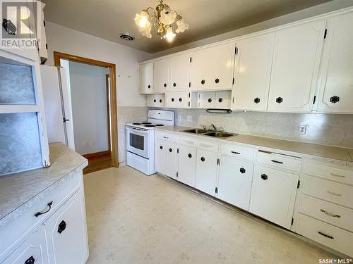 1153 Main Street N, Moose Jaw, SK - Indoor Photo Showing Kitchen With Double Sink