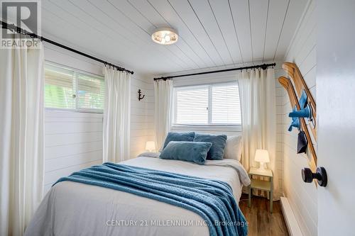 16 William Avenue, Wasaga Beach, ON - Indoor Photo Showing Bedroom