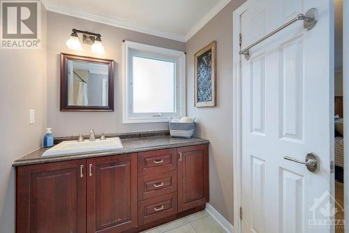 Full Family Bathroom - 19 Wedgewood Crescent, Ottawa, ON - Indoor Photo Showing Bathroom