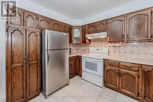 77 Woodview Crescent, Kitchener, ON - Indoor Photo Showing Kitchen