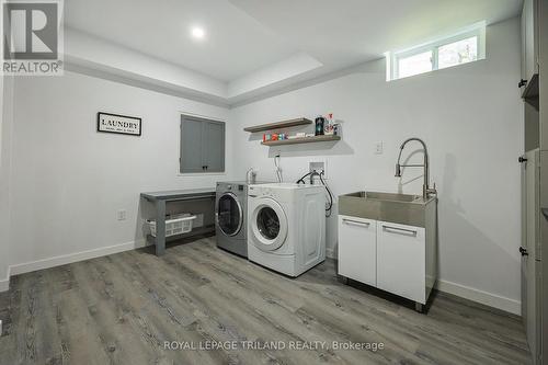 1062 Moy Crescent, London, ON - Indoor Photo Showing Laundry Room